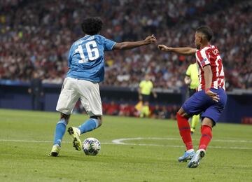 Atlético de Madrid y Juventus igualaron a dos goles en uno de los mejores compromisos de la primera fecha de la Champions League. El colombiano Juan Guillermo Cuadrado anotó uno de los goles. 