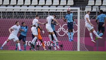 Honduras logró remontar el encuentro ante Nueva Zelanda y los cuatro equipos de su grupo empatan con 3 puntos, por lo que todo se resolverá en la última fecha.