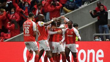 Sporting Braga&#039;s Portuguese midfielder Iuri Medeiros (C) celebrates with teammates after scoring a goal during the Portuguese League football match between SC Braga and SL Benfica at the Municipal stadium of Braga on April 1, 2022. (Photo by MIGUEL R