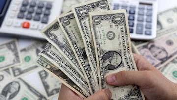 Difference between average and median salary