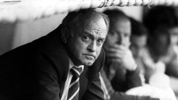 Di St&eacute;fano en el banquillo.