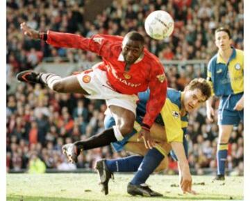 El gol 300 llegó con Andy Cole el 16 de octubre de 1999 contra el Watford. 