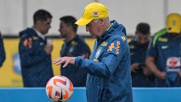 Carlo Ancelotti, en un entrenamiento con Brasil.