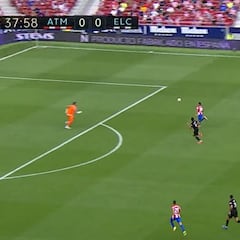 La tremenda 'cantada' de Casilla para júbilo del Atleti