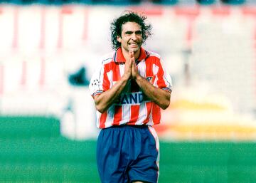 El delantero centro nacido en Mar del Plata llegó al Atlético de Madrid en la temporada 96/97 procedente del máximo rival. Aterrizó en el club colchonero tras su segundo paso por el Real Madrid. Como rojiblanco tuvo una gran temporada anotando 21 goles en total, pero a pesar de ello únicamente estuvo un año debido a su mala relación con el técnico  Radomir Antic.