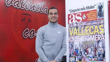 Ra&uacute;l de Tom&aacute;s posa para As con la portada del ascenso.