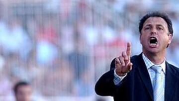 <B>SIN RELAJACIÓN. </B>El técnico quiere que sus jugadores piensen partido a partido.