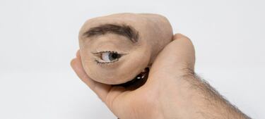 Eyecam, una webcam que parece un ojo humano real: ¿La usaríais?