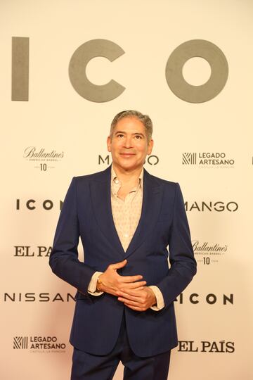 Boris Izaguirre posa en la alfombra roja de la gala por el décimo aniversario de 'Icon' celebrada en el Consulado Italiano de Madrid.