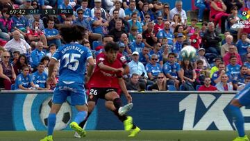 Lo especial que es se observa al verle golpear el balón: la primera asistencia de Kubo