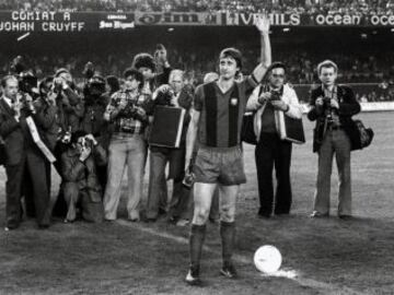 Cruyff bids Camp Nou farewell during his testamonial.