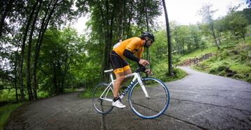 Óscar Freire, ciclista cántabro, subió con AS el puerto donde acabará la 17ª etapa. Varias rampas rebasan el 20%.
 