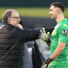 Emiliano Martínez aleja al Leeds de Bielsa de Europa