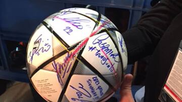 La dedicatoria del balón de Cristiano: "Eres grande ¡SIUHHH!"