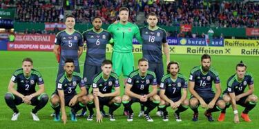 La Gales de Bale insiste en posar para "la peor foto de la historia"