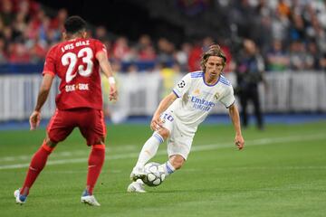 Liverpool y Real Madrid, disputan el título internacional más importante del mundo del fútbol en el Stade de France de París. Los ingleses, con Luis Díaz en cancha desde el arranque, buscan su séptima Champions League. Por otro lado, el Real Madrid, club más ganador del torneo, cuenta con 13 actualmente y, de la mano de Karim Benzema, Modrić y Vinicius Jr, buscan ratificar su condición de favoritos.