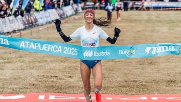 BURGOS, 23/01/2025.- La atleta Nadia Battocletti celebra su victoria en la carrera absoluta femenina del Cross de Atapuerca EFE/Santi Otero