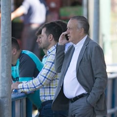 Roig: "La intención del club es que Calleja y Cazorla sigan"