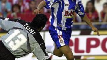 <b>SORPRENDENTE. </b>Tamudo le robó el balón a Toni y marcó así.