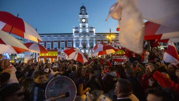 Hinchas de River se toman la Puerta del Sol para el banderazo