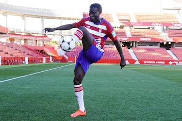 El Granada presenta a Famara Diéhdiou y agiliza la salida de Luis Abram