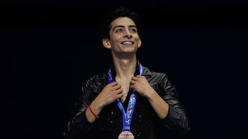 BEIJING (China), 21/09/2025.- Donovan Carrillo of Mexico receives the bronze medal at the Men Free Skating program during the ISU Skate to Milano Figure Skating Qualifier 2025 in Beijing, China, 21 September 2025. EFE/EPA/ANDRES MARTINEZ CASARES