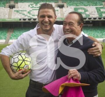 Joaquín y Curro Romero en el Benito Villamarín.