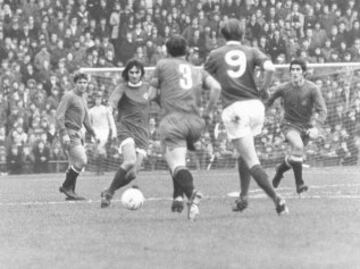 El norirland¨¦s fue un talento precoz que hizo carrera en el Manchester United. Su figura fue m¨¢s all¨¢ de los terrenos de juego. El aeropuerto de Belfast lleva su nombre desde 2006 como homenaje al "quinto beatle" fallecido en 2005.