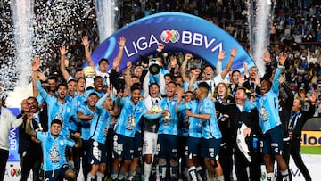 Pachuca celebrate winning the Apertura 2022 title.