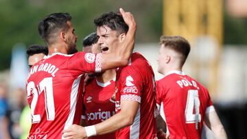Los jugadores del Nàstic celebran un gol.
