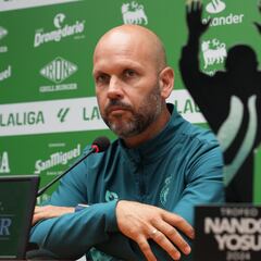 Homenaje de Primera para un mito como Nando Yosu