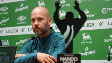 José Alberto, entrenador del Racing, en el Trofeo Nando Yosu.