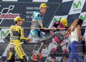 El piloto Esteve "Tito Rabat", Alex Rins y Sam Lowes, celebran su victoria en la carrera  del Gran Premio Aragón de Moto2 disputada en el circuito turolense de Motorland Alcañiz. 