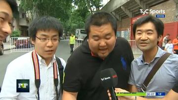 Locura japonesa de estos fans en el estadio de la Paternal