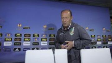 Calderón: "No firmo ganar la Europa League y descender"