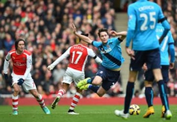 Alexis Sánchez fue la mejor figura de Arsenal: anotó doblete y dio el pase para el tercer gol, en el triunfo sobre Stoke City.