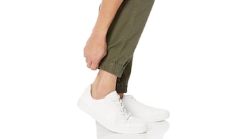 Pantalón chino jogger elástico con bolsillos para hombre de Amazon Essentials