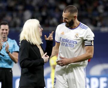 Susana Rodríguez, deportista paralímpica medalla de oro en Tokio, junto a Karim Benzema, delantero del Real Madrid.