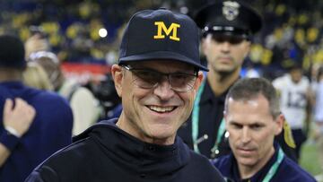 Jim Harbaugh asumió el cargo de coach de Michigan en 2015 y tras llegar al College Football Playoff la universidad de Ann Arbor extendió al entrenador.