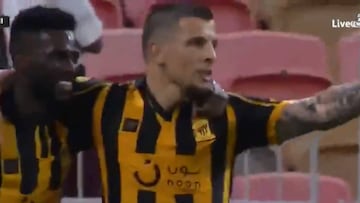 ¡Eludió al arquero y luego se avivó! Vecchio volvió a ser figura