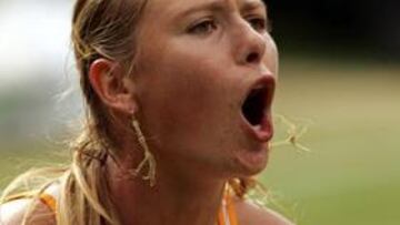 <B>ZAPATILLAS DE ORO.</B> Sus lujosas zapatillas con bordados de oro no le han servido a Sharapova para llegar a la final.