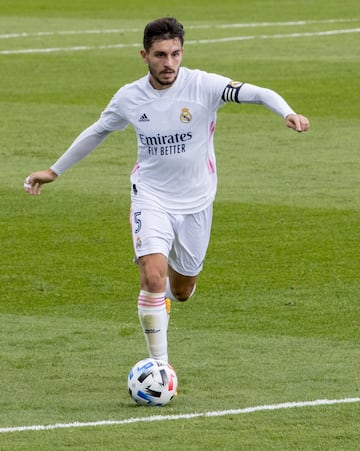 El excapitán del Real Madrid Castilla ha sido protagonista durante la pasada temporada con las lesiones en defensa del equipo blanco. Pese a las bajas de Sergio Ramos y Varane, carece de oportunidades y se marcha cedido para sumar minutos en la máxima categoría del fútbol español.