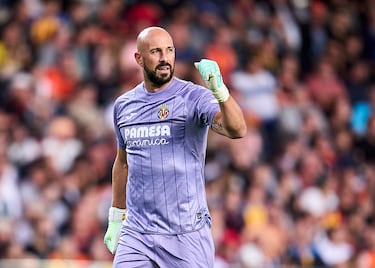 Pieza clave en el vestuario, su rol en la Selección fue más allá de ser portero suplente. En 2014 dejó el Liverpool, donde estuvo 8 temporadas y empezó su cambio constante de equipo, pasó por el Bayern, Nápoles, Milán, Aston Villa y Lazio, equipo en el que ha militado hasta la pasada temporada. A sus 40 años volvió  al Villarreal, donde jugó entre 2002 y 2005.