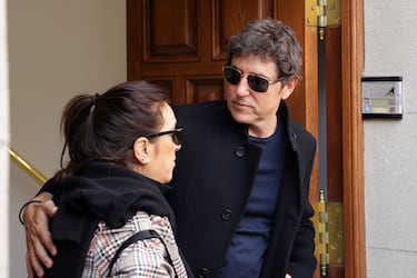 El presentador Manel Fuentes asiste a la capilla ardiente por Fernando Ónega situada en la Casa de Galicia de Madrid.