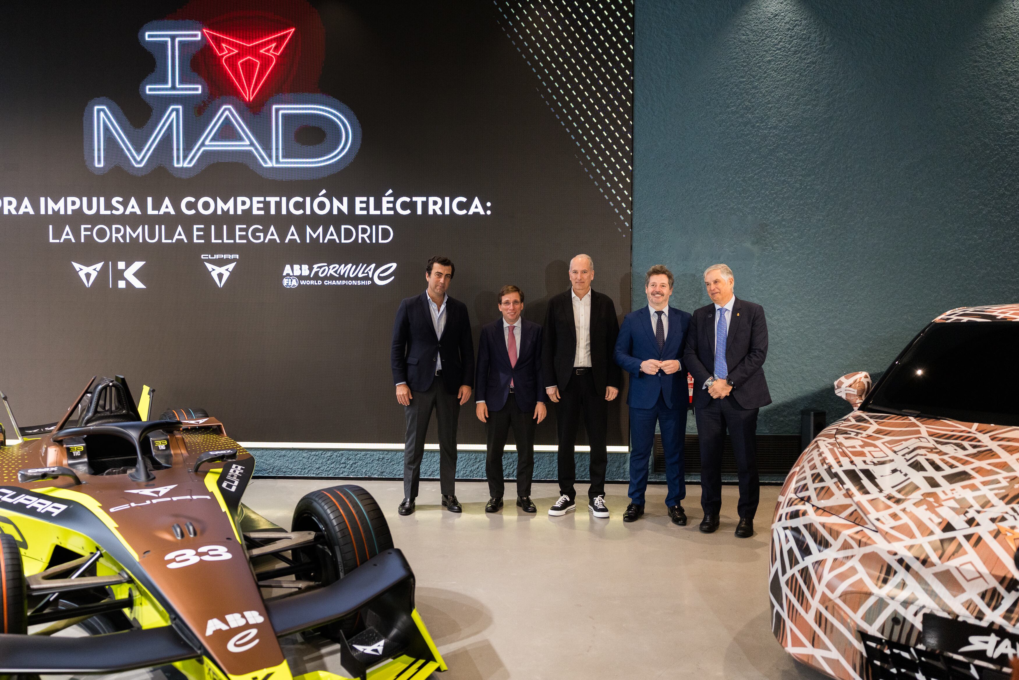 Longo (Fórmula E), Martínez-Almeida (Madrid), Haupt (Cupra), De Paco (CAM) y Sanz de Barros (RACE y FIA), en el acto de Cupra en Madrid.