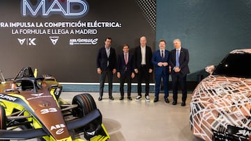 Longo (Fórmula E), Martínez-Almeida (Madrid), Haupt (Cupra), De Paco (CAM) y Sanz de Barros (RACE y FIA), en el acto de Cupra en Madrid.