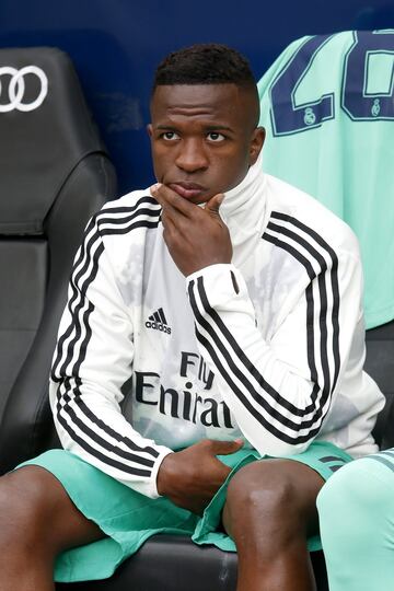 Vinicius J¨²nior en el banquillo.