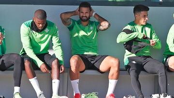 Willian José, junto a Tello y Carvalho.