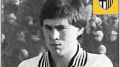 Carlo Ancelotti nació en Reggiolo el 10 de junio de 1959. Se inició en las categorías juveniles del equipo de su ciudad natal antes de ingresar en el Parma. Sería en 1976, cuando con 17 años recién cumplidos hiciera su debut en el primer equipo parmesano. Allí, Cesare Maldini, observando sus cualidades, le ubicaría como mediapunta. Se convertiría en la estrella del Parma y en su pieza más codiciada. Marcaría un gol decisivo para que el equipo parmesano ascendiera de categoría...