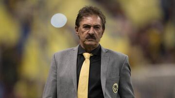 El técnico argentino alzó la mano para tomar el puesto que dejó vacante Guillermo Barros Schelotto. En su etapa con los xeneizes tuvo un paso de pesadilla en donde dejó ir el título.